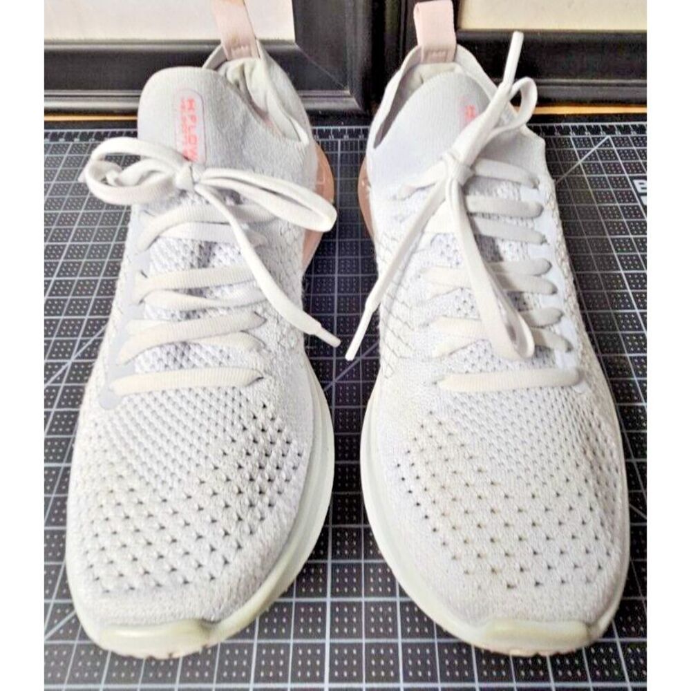 Under Armour Flow Velociti SE gray pink Natural Cushioning  woman‎ 6.5